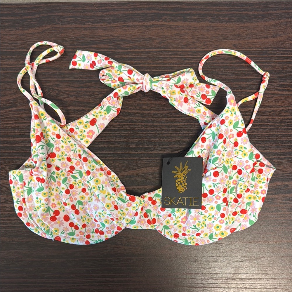 Skatie Mya Bikini Top in Carmel